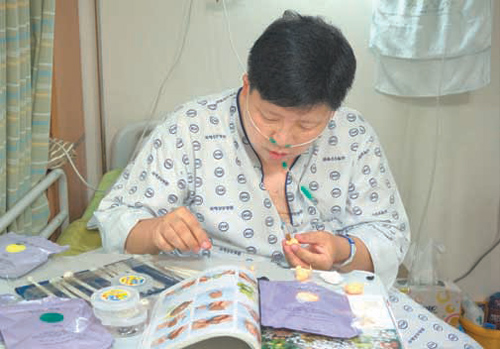 마지막 숨결로 빚은 클레이 점토 인형