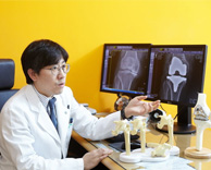 무릎관절염, 줄기세포치료제 나올까...국제성모병원, 연구 착수 - 정형외과 채동식 교수