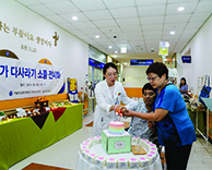 암 투병 중인 다사라기 작가, 국제성모병원 도움으로 병동 전시회 열어