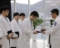 가톨릭 관동대 국제성모병원, 첫 인턴 수료식 열려