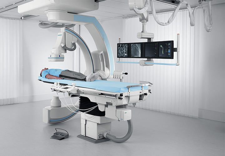 수술실 내 하이브리드 혈관조영 수술실 Angiography Artis zee biplane