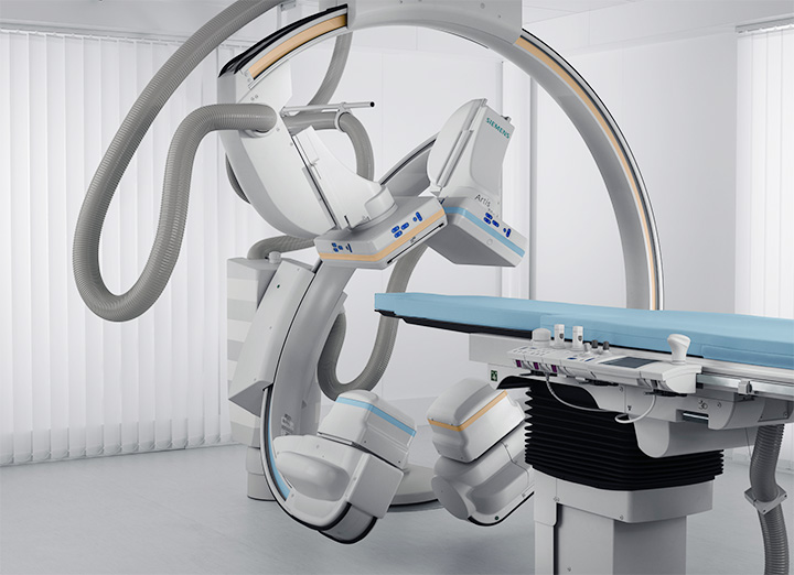 수술실 내 하이브리드 혈관조영 수술실 Angiography Artis zee biplane